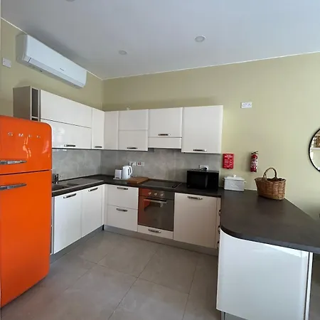 Apartment Valletta Is 5 Minute Ferry Ride Away - Sunny