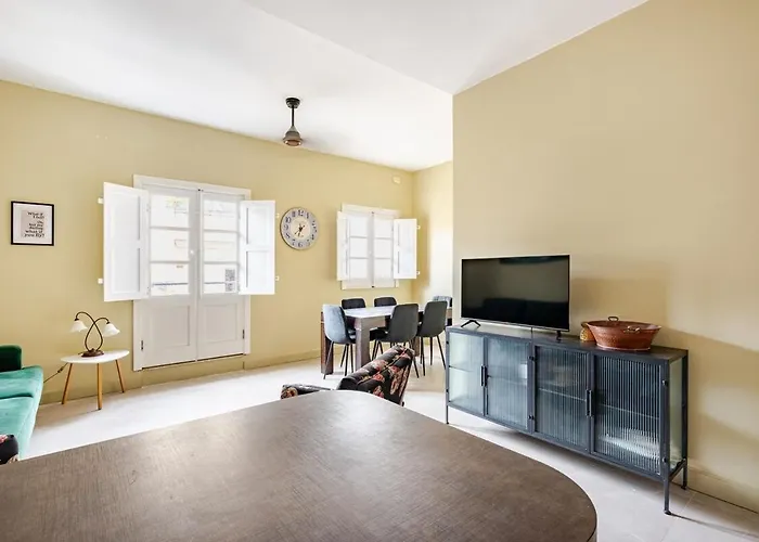 Valletta Is 5 Minute Ferry Ride Away - Sunny Apartment