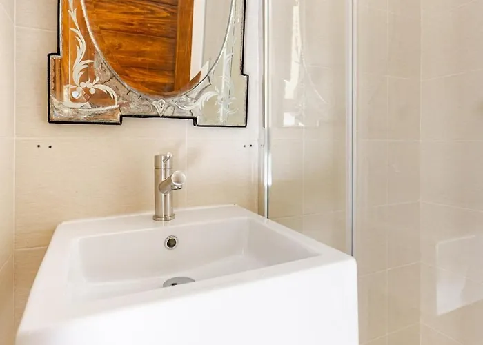 Valletta Is 5 Minute Ferry Ride Away - Sunny * Sliema