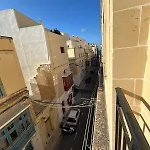 Valletta Is 5 Minute Ferry Ride Away - Sunny * Sliema