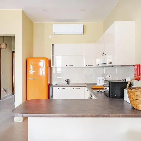 Valletta Is 5 Minute Ferry Ride Away - Sunny Слима