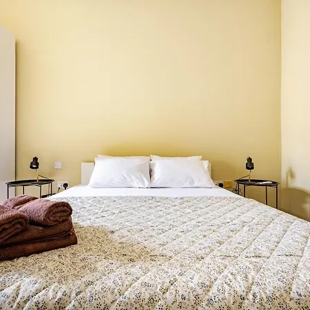 Valletta Is 5 Minute Ferry Ride Away - Sunny Appartement *