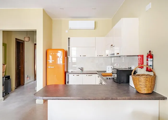 Valletta Is 5 Minute Ferry Ride Away - Sunny 斯利马