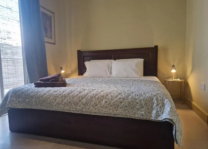 Valletta Is 5 Minute Ferry Ride Away - Sunny Apartament Sliema