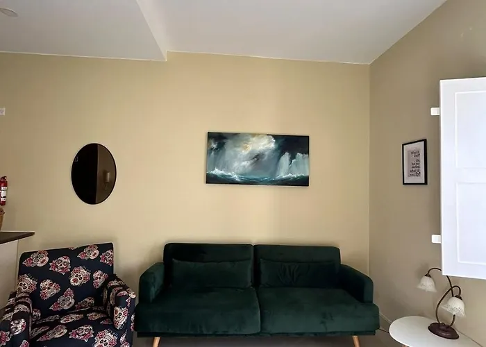 Valletta Is 5 Minute Ferry Ride Away - Sunny * 斯利马