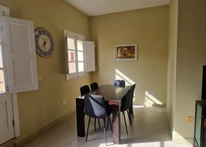 Valletta Is 5 Minute Ferry Ride Away - Sunny * 斯利马