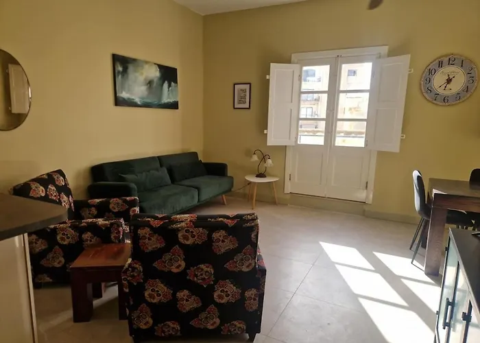 Valletta Is 5 Minute Ferry Ride Away - Sunny Apartament *