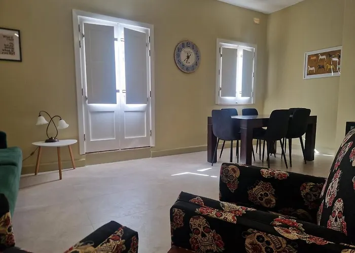 Valletta Is 5 Minute Ferry Ride Away - Sunny Apartament